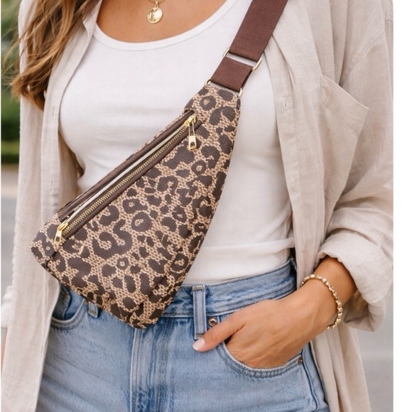 None Handbags - Stylish Leopard Print Crossbody Bag